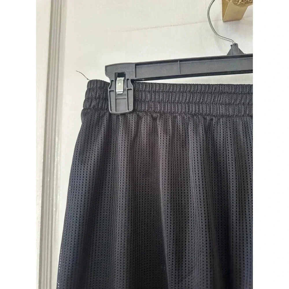 Starters Men’s size medium black basketball shorts